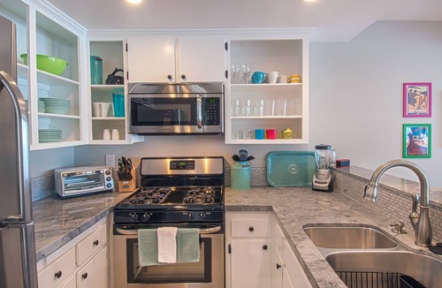 Hermosa Village Condo | Walk to Disneyland Family-Friendly Condo Pool Access