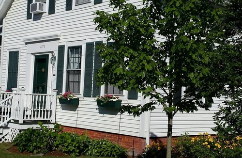 Edgartown House | Walk To Downtown and Beaches