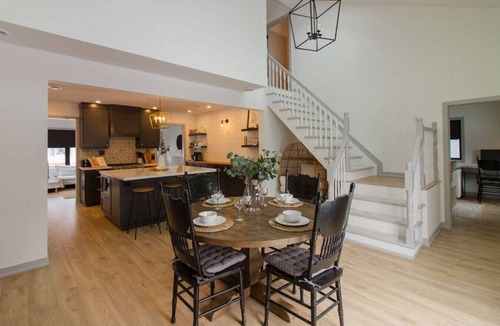 Prince Edward House | Walk to Downtown Picton, 4-bedroom