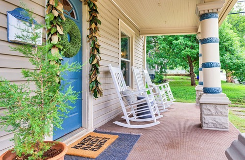 Guthrie Cottage | Walk to Downtown: Historic Guthrie Home on Mansur