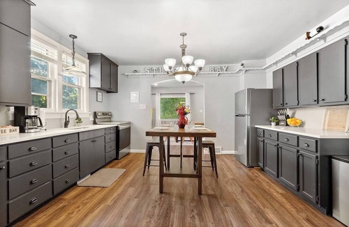 Sturgeon Bay House | Walk to Downtown, King Bed, Fireplace, Game Room