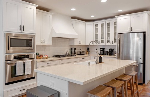 Downtown House | Walk to Downtown Lincoln, Shuffleboard, Fire Pit, Chef’s Kitchen