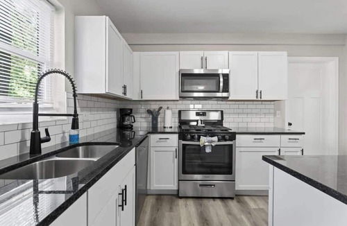Noblesville House | Walk to Downtown Noblesville | 4BR/2.5BA | Pets