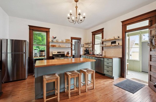 Pella House | Walk to Downtown Pella Spacious Historic Home Perfect for groups