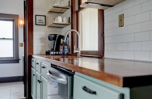 Pella House | Walk to Downtown Pella Spacious Historic Home Perfect for groups