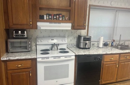 Downtown House | Walk to Downtown Restaurants,Markets,Events. Close to Navy base and Beaches.