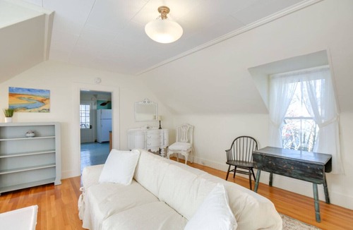 Southern Coast Apartment | Walk to Downtown Saco from Cozy Coastal Apt