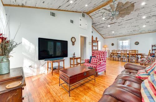 Lockhart House | Walk to Downtown Shops and BBQ Home with Fenced Yard