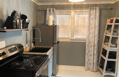 Downtown Branson House | Walk to Downtown/The Landing! Beautiful cottage, cozy private hot tub!