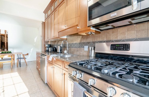 Ruthven House | Walk to Downtown Wine Route Retreat w/Pool