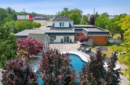 Ruthven House | Walk to Downtown Wine Route Retreat w/Pool