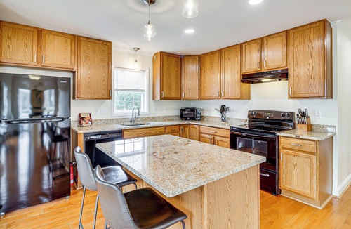 Hampton House | Walk to Dtwn & Campus! Spacious Hampton Home