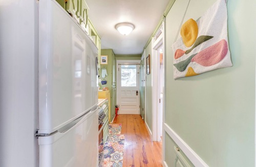 Eureka Springs Historic District Cottage | Walk to Dtwn: Eureka Springs Retreat w/Patio!