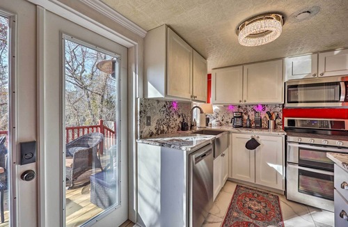 Eureka Springs Historic District Cottage | Walk to Dtwn: Historic Home in Eureka Springs
