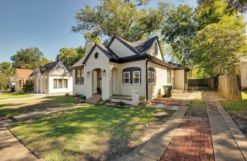 Tyler Cottage | Walk to Dtwn: 'tyler Tudor' w/Backyard