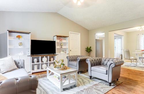 Woodstock House | Walk to Dtwn Woodstock: Modern Home w/Patio!