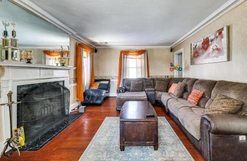 Brockton House | Walk to DW Field Park! Spacious Home with Deck