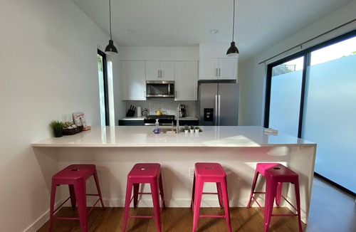 Holly House | Walk to East Austin restaurants + pets welcome