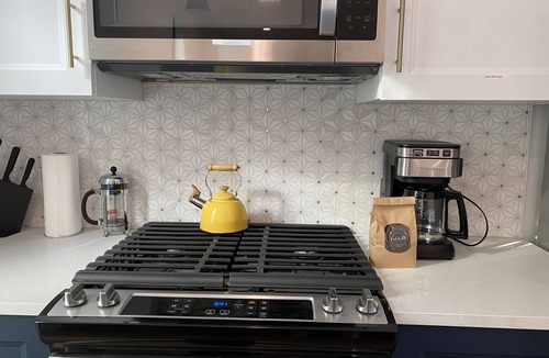 Holly House | Walk to East Austin restaurants + pets welcome