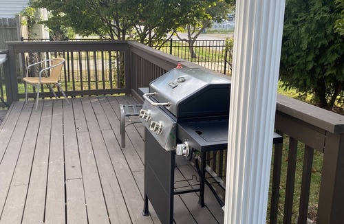 North Camellia Acres House | Walk to East Beach