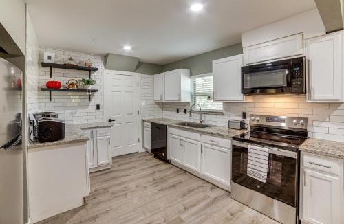 Commerce House | Walk to East Texas A&M! Home w/Pet-Friendly Yard
