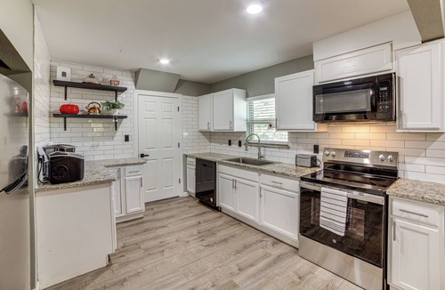Commerce House | Walk to East Texas A&M! Home w/Pet-Friendly Yard