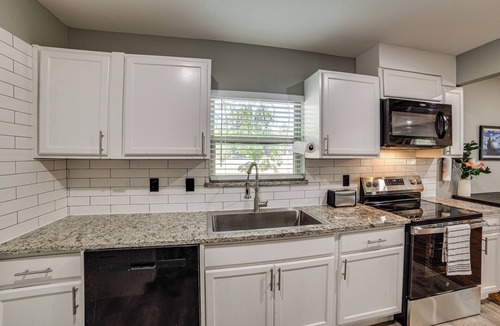 Commerce House | Walk to East Texas A&M! Home w/Pet-Friendly Yard