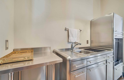 Brownwood Condo | Walk to Events & Dining: Updated Brownwood Apt