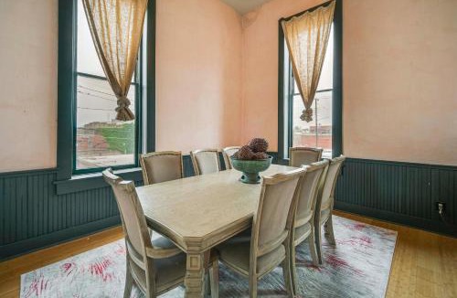 Brownwood House | Walk to Events & Dining: Updated Brownwood Apt