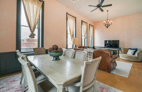 Brownwood House | Walk to Events & Dining: Updated Brownwood Apt