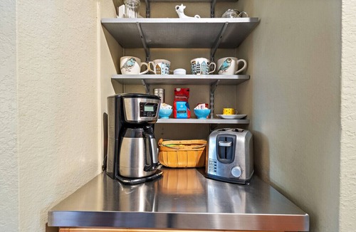 St. Petersburg Condo | Walk to Everything Downtown! EAT-SHOP-PLAY!