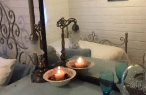 Downtown Niagara Falls Bed & Breakfast | Walk to Everything - Servant Room