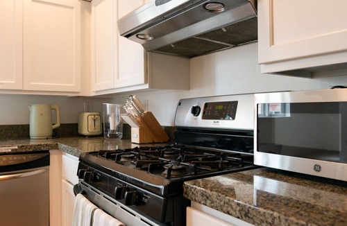 Green Lake House | Walk-to-everything 3BD & 3BA Townhome next to Lake and Lightrail