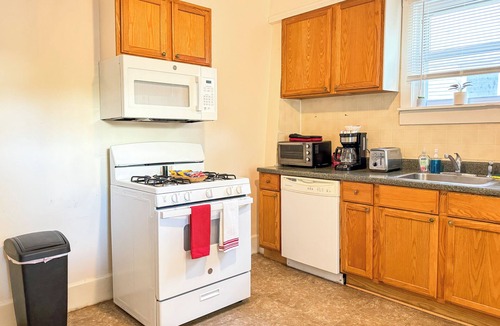 South End Apartment | Walk to Everything - Burlington - Lake Champlain -UVM