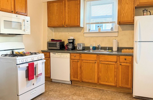 South End Apartment | Walk to Everything - Burlington - Lake Champlain -UVM