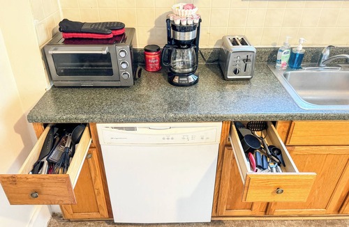 South End Apartment | Walk to Everything - Burlington - Lake Champlain -UVM