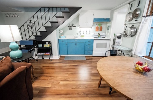 Athens House | Walk to Everything from the 5 Points Carriage House!