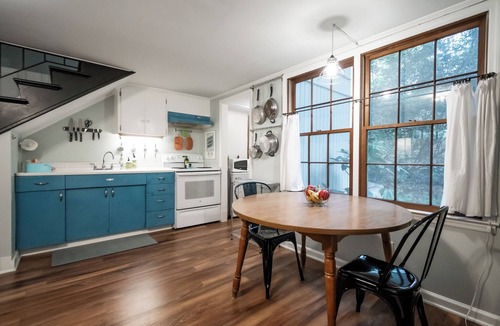 Athens House | Walk to Everything from the 5 Points Carriage House!