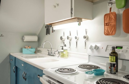 Athens House | Walk to Everything from the 5 Points Carriage House!