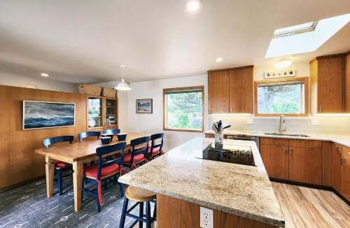 Yachats House | Walk to Everything! Hot Tub! Shorepine Haven