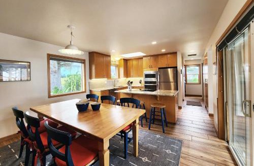 Yachats House | Walk to Everything! Hot Tub! Shorepine Haven
