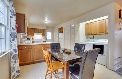 Hagerstown House | Walk to Fairgrounds! Hagerstown Townhome w/Deck
