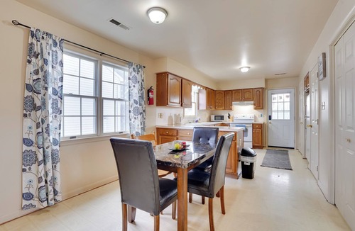 Hagerstown House | Walk to Fairgrounds! Hagerstown Townhome w/Deck