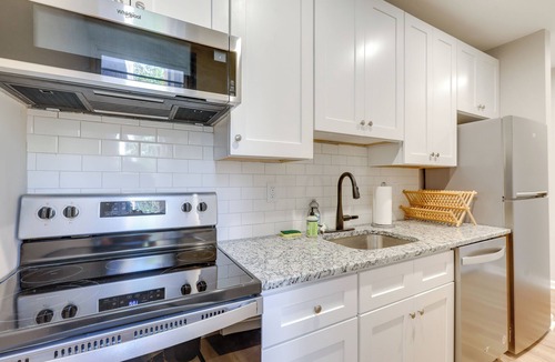 Fairmount Apartment | Walk to Fairmount Ave: Urban Oasis in Philly!