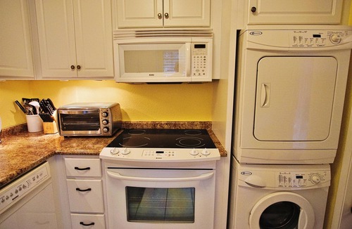 Cloisters Condo | Walk to Fashion Park! Phoenix Abode w/Pool Access