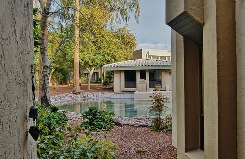 Cloisters Condo | Walk to Fashion Park! Phoenix Abode w/Pool Access