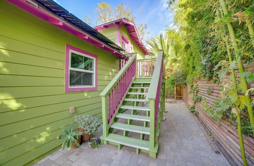 Downtown Riverside Apartment | Walk to Festival of Lights: Cozy Couple's Retreat