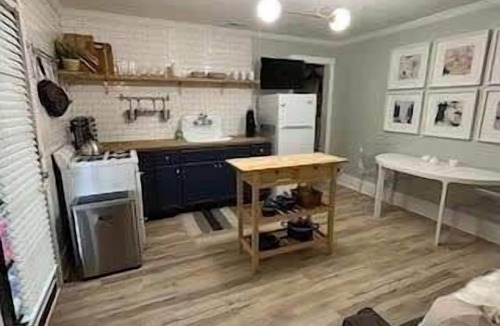 Freetown - Port Rico Condo | Walk to Festivals and Downtown Fun