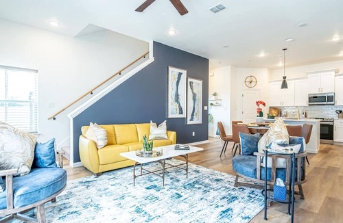 Arlington House | Walk to FIFA 2026 | Luxury Group Home | Parking