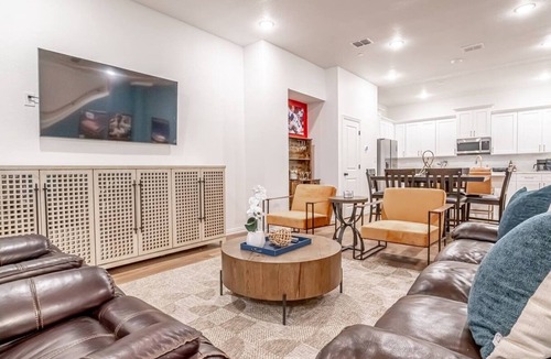 Arlington House | Walk to FIFA Stadium | Upscale Townhome | Parking